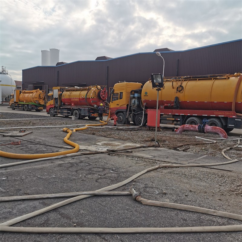 渔洋镇污水池清理