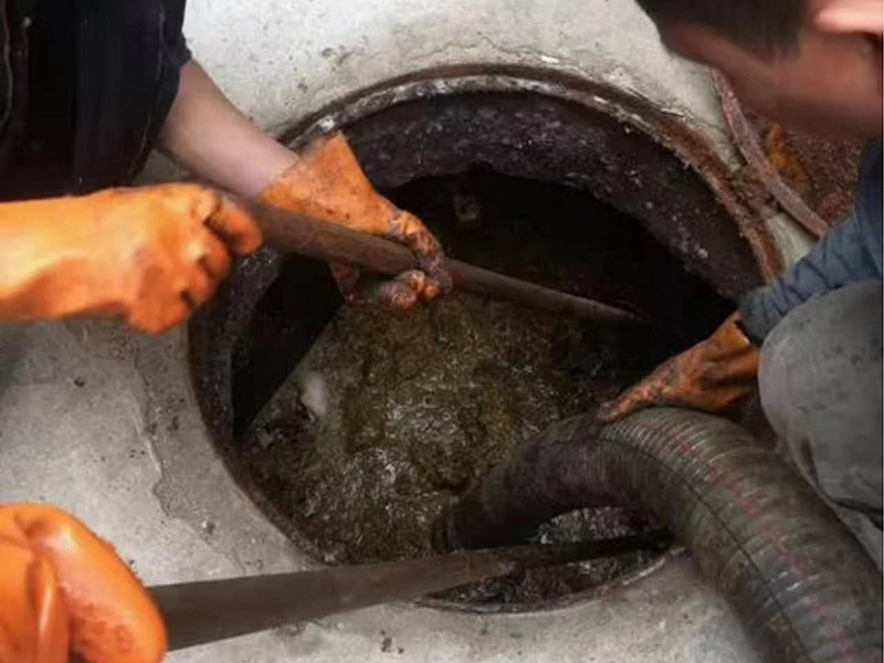 渔洋镇清理化粪池时如何避免沼气的危害?